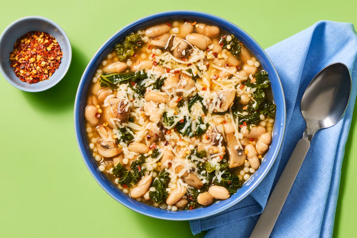 Cheesy Kale, Cannellini & Mushroom Soup