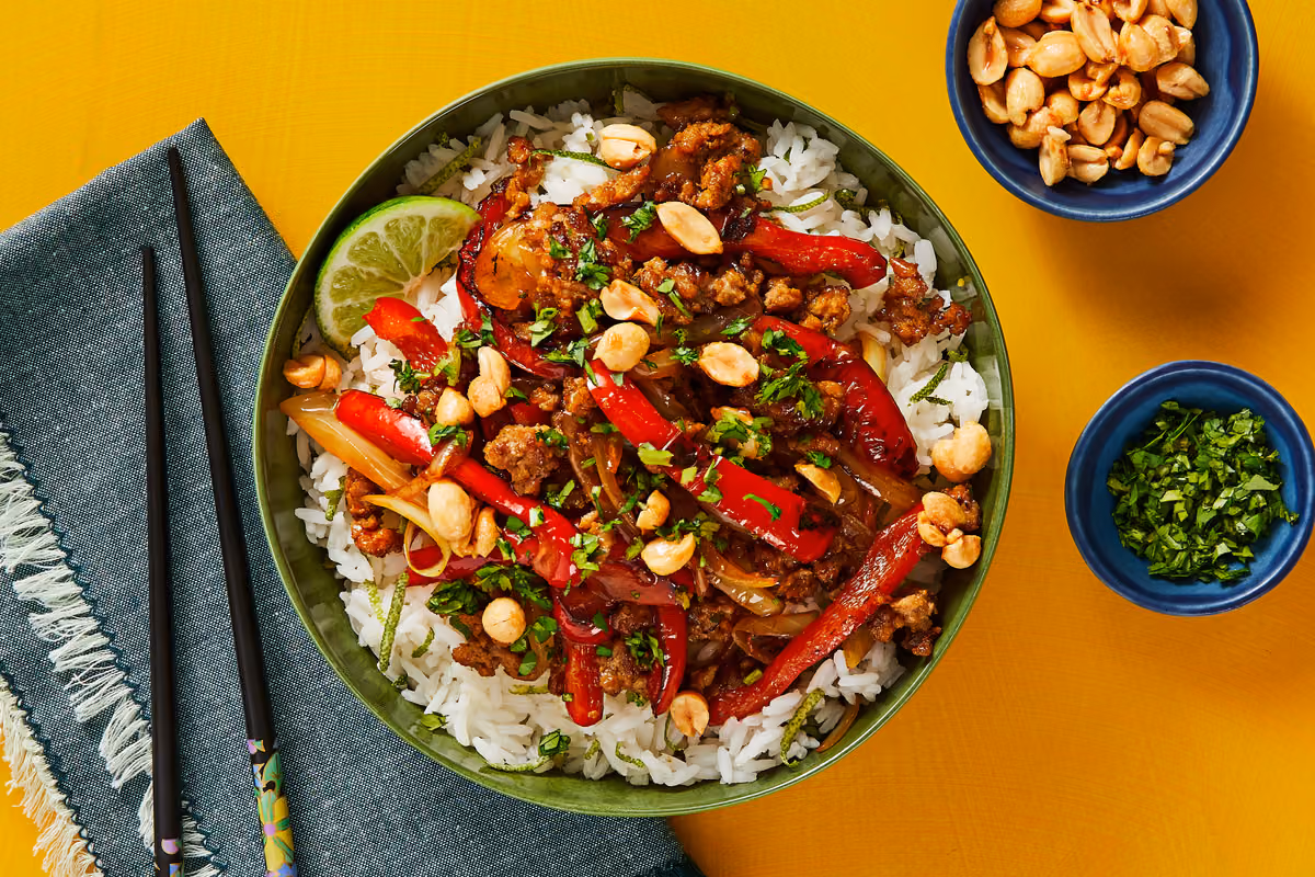 Sweet Chili Pork Bowls: Bell Pepper & Peanuts