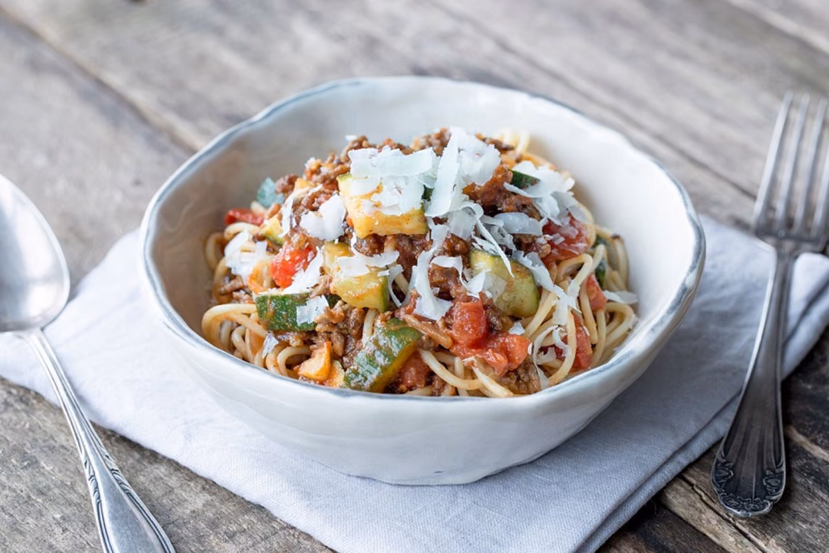 Tomato-Garlic Ragu with Spaghetti